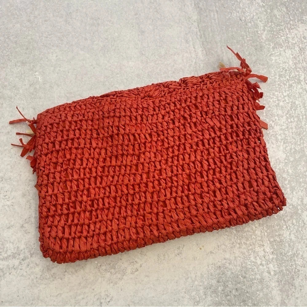 Unbranded || Straw /‎ Raffia Fringe Woven Clutch Red + Natural
